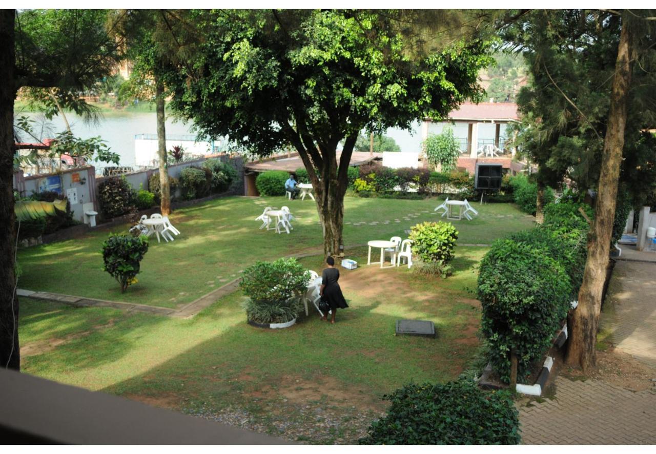 Royal Lake View Gardens Kampala Exterior foto
