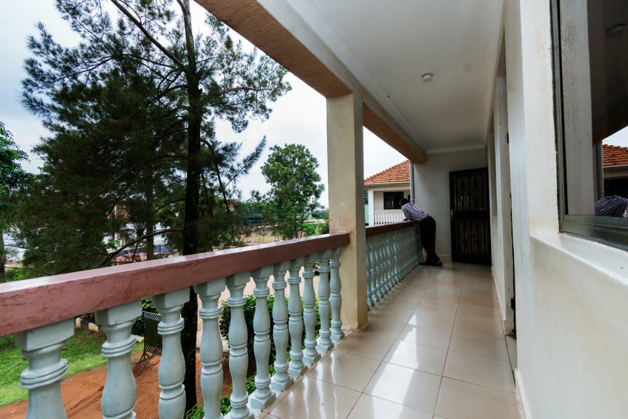 Royal Lake View Gardens Kampala Exterior foto